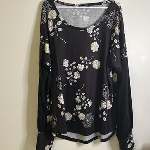 Loveu.Dear long sleeve floral top size 3x black white cream light weight